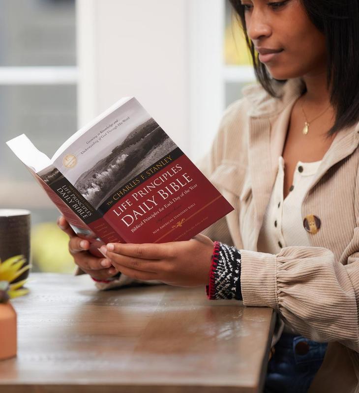 NASB Life Principles Daily Bible