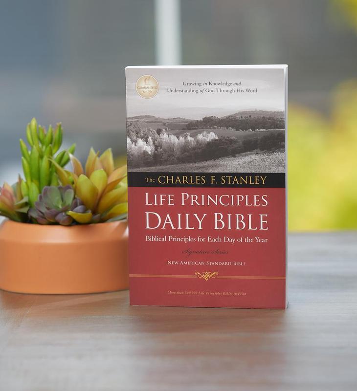 NASB Life Principles Daily Bible